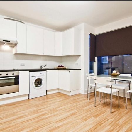 Private Room Close To Leeds University And City Centre ภายนอก รูปภาพ