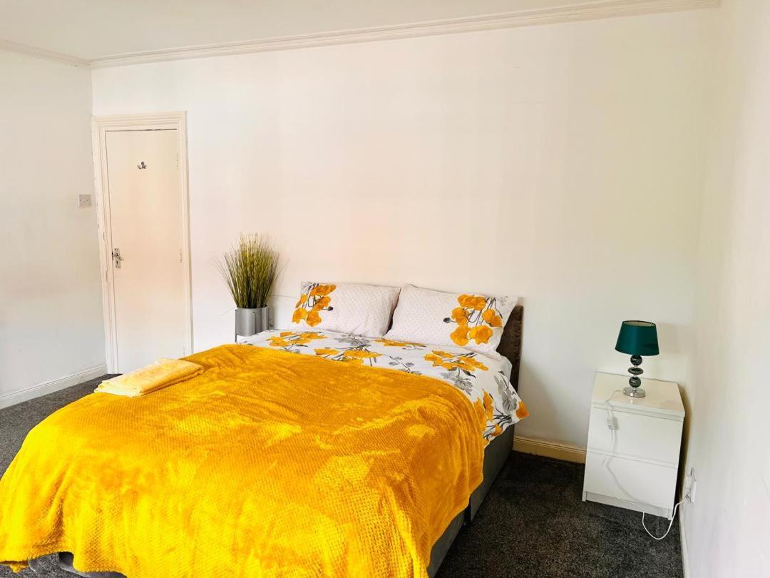 Private Room Close To Leeds University And City Centre ภายนอก รูปภาพ