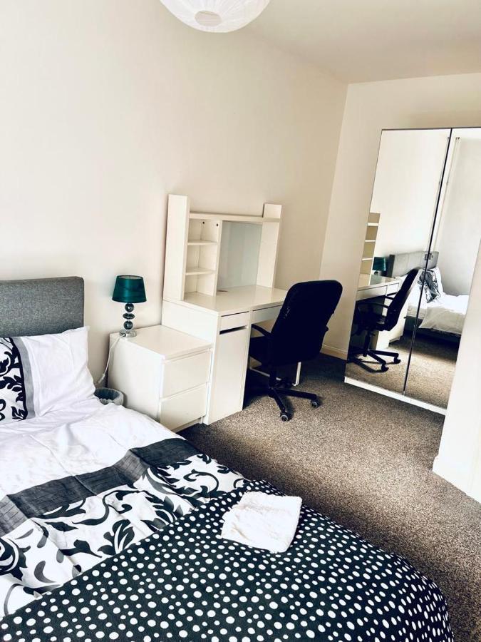 Private Room Close To Leeds University And City Centre ภายนอก รูปภาพ