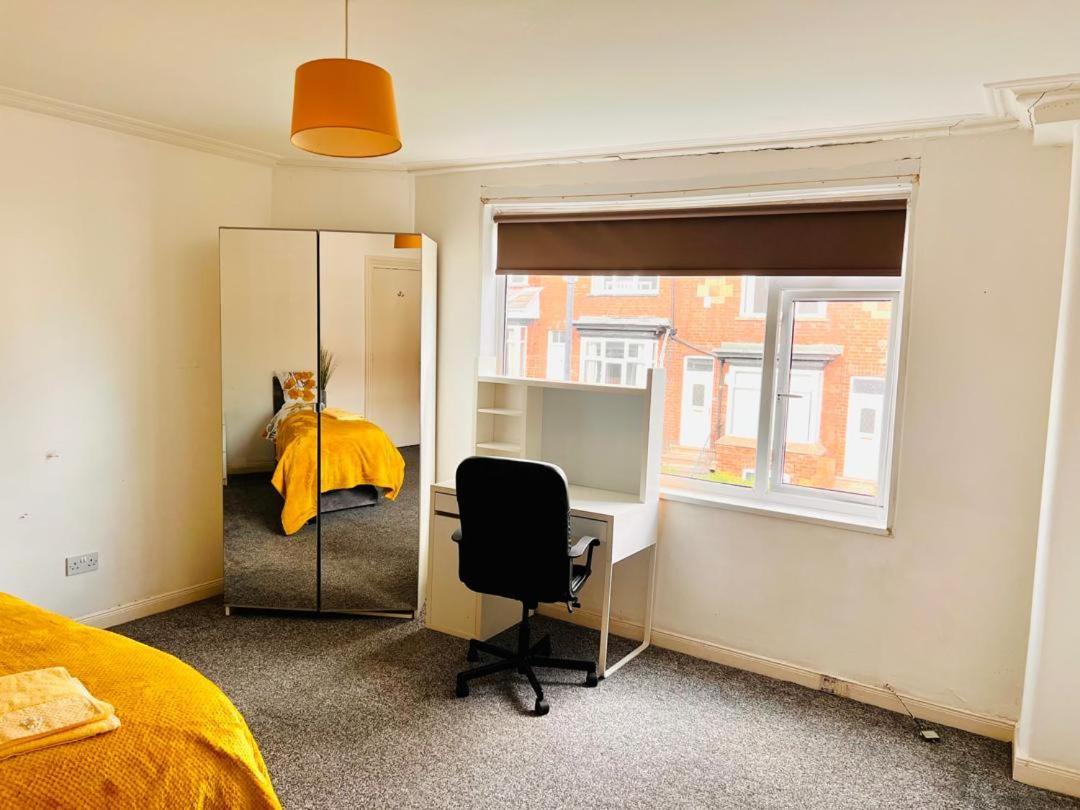 Private Room Close To Leeds University And City Centre ภายนอก รูปภาพ