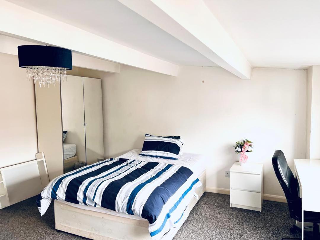 Private Room Close To Leeds University And City Centre ภายนอก รูปภาพ