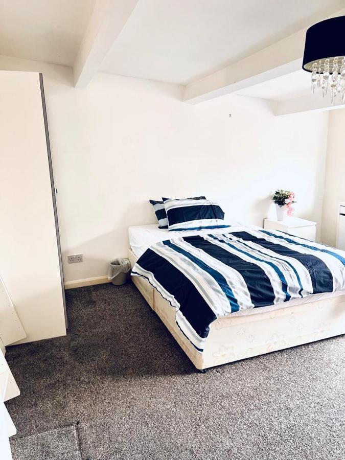 Private Room Close To Leeds University And City Centre ภายนอก รูปภาพ