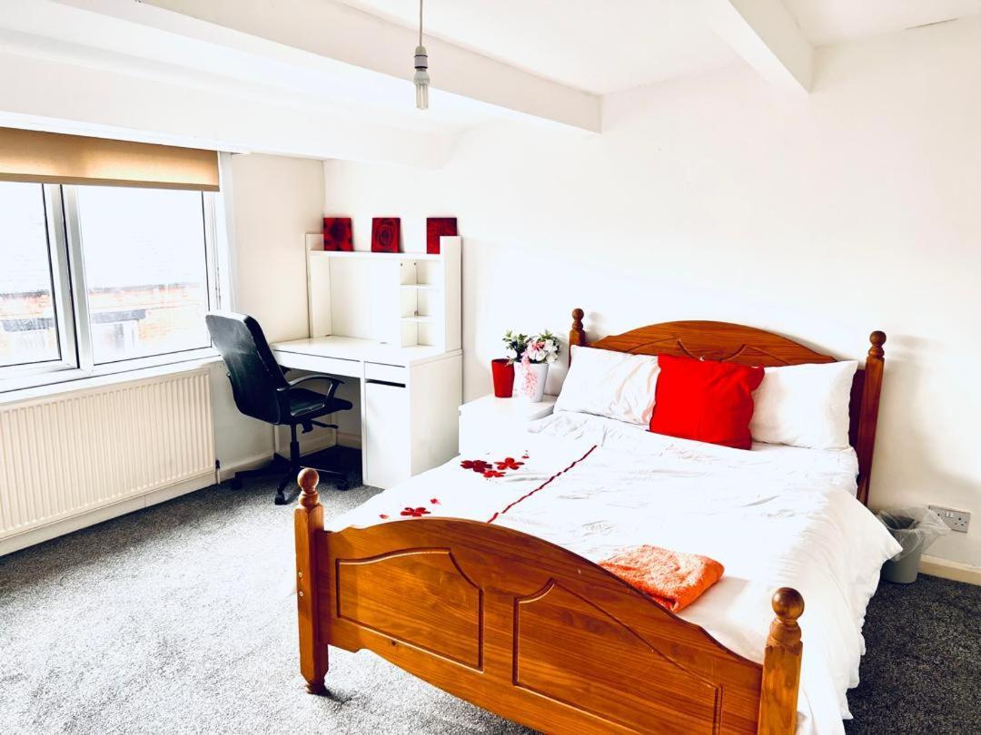 Private Room Close To Leeds University And City Centre ภายนอก รูปภาพ