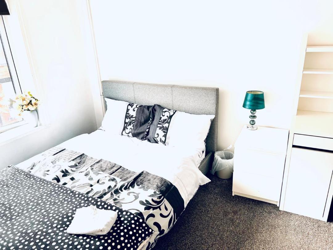 Private Room Close To Leeds University And City Centre ภายนอก รูปภาพ