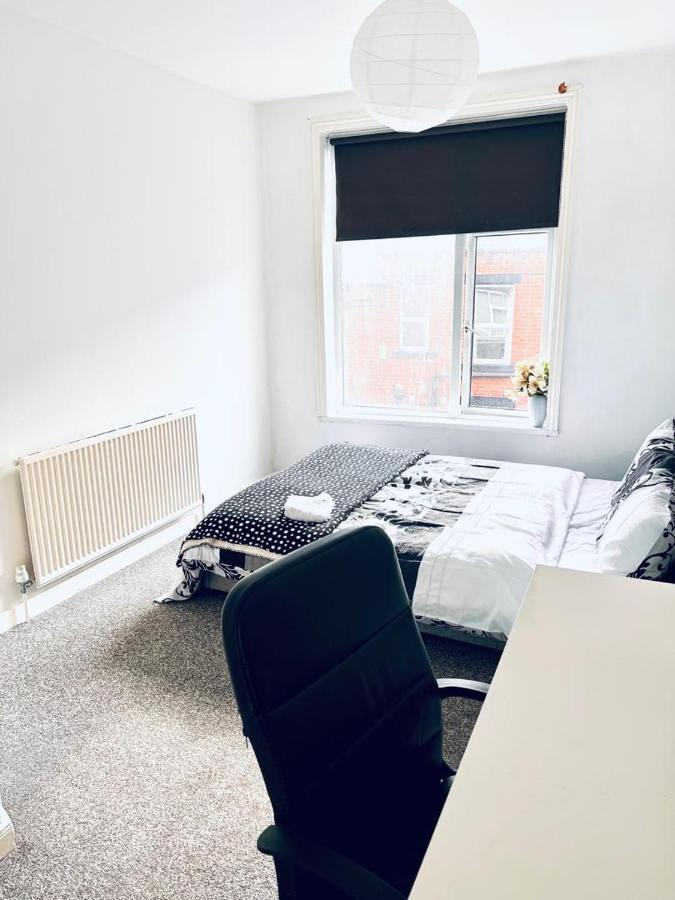 Private Room Close To Leeds University And City Centre ภายนอก รูปภาพ
