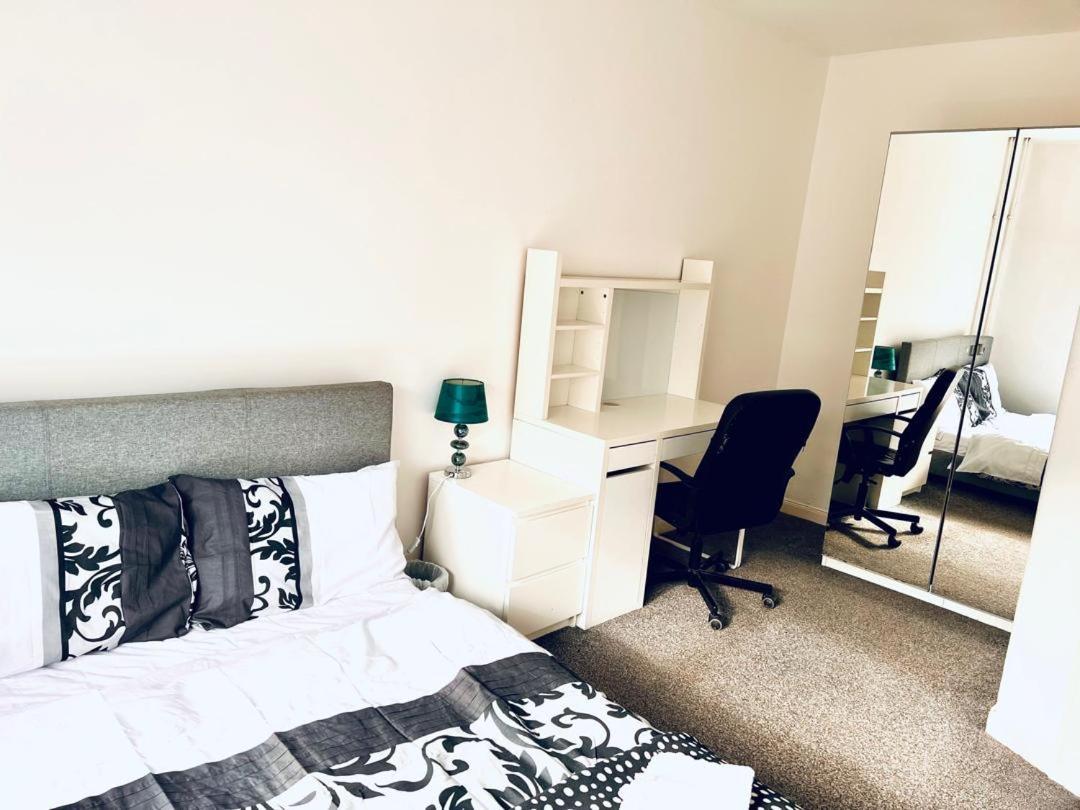 Private Room Close To Leeds University And City Centre ภายนอก รูปภาพ