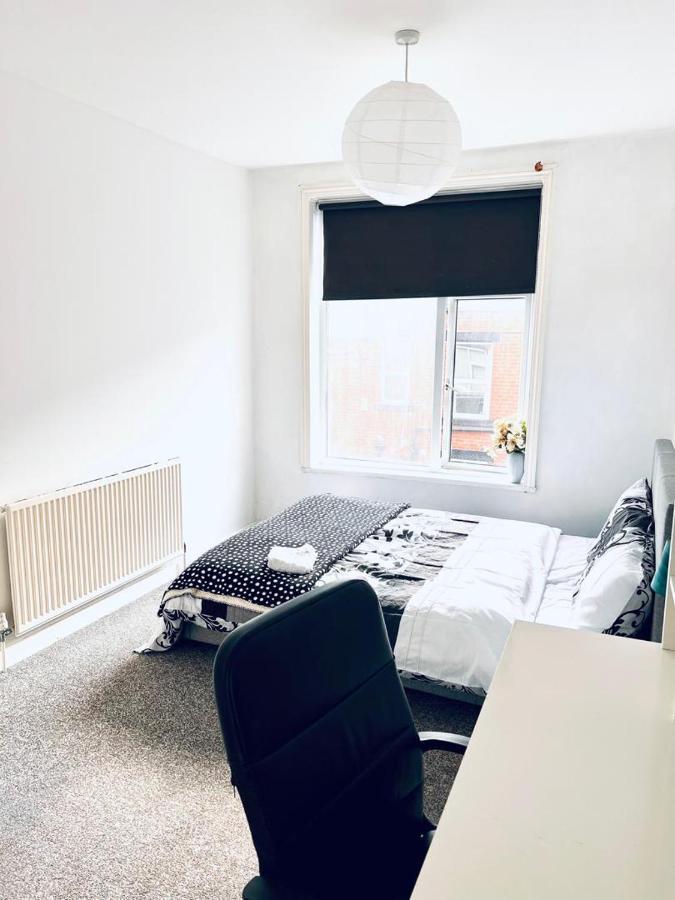 Private Room Close To Leeds University And City Centre ภายนอก รูปภาพ