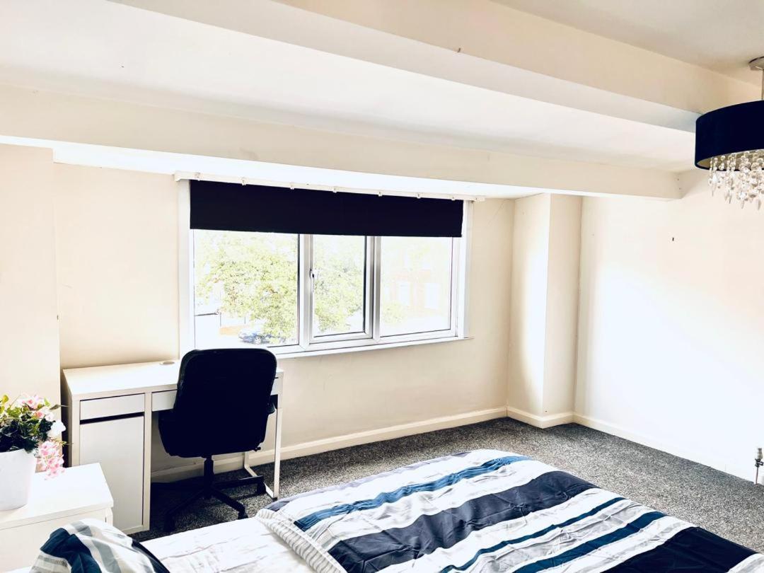Private Room Close To Leeds University And City Centre ภายนอก รูปภาพ