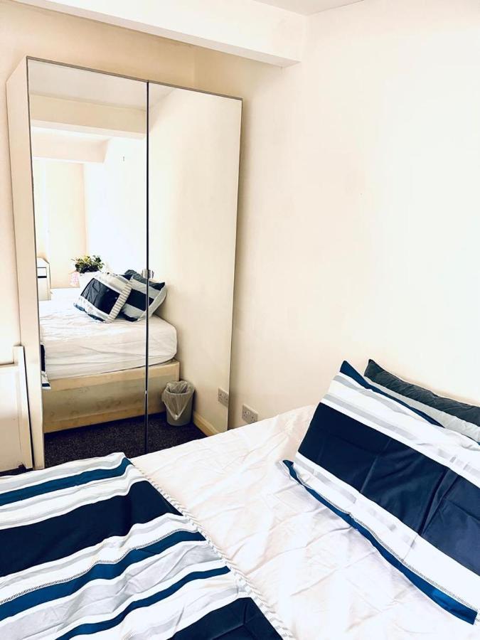 Private Room Close To Leeds University And City Centre ภายนอก รูปภาพ